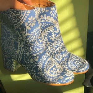 Canvas printed bootie